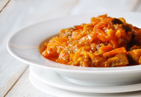 Как приготовить тушеные баклажаны с помидорами (ВИДЕО)