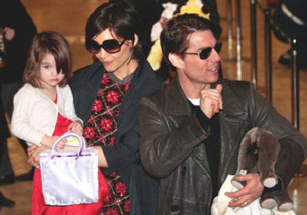 СМИ: Возможная причина развода Круза и Холмс - увлечение саентологией