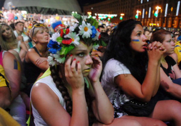 В преддверии концерта Элтона Джона киевская фан-зона полностью заполнена