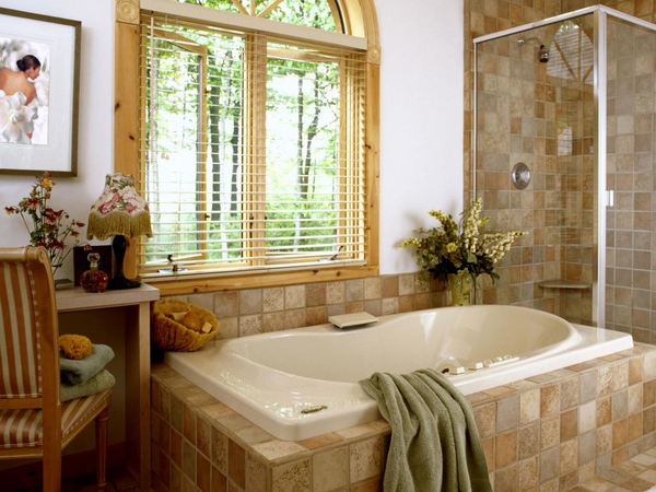 Дизайн ванной с окном: психологический комфорт и целесообразность