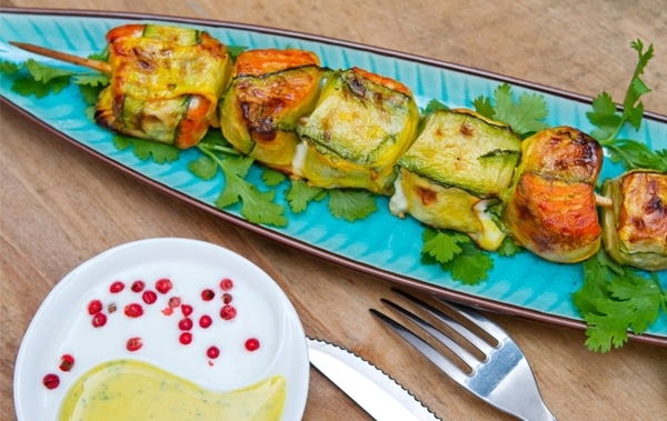 Как приготовить рыбные шашлычки с цуккини (ВИДЕО)