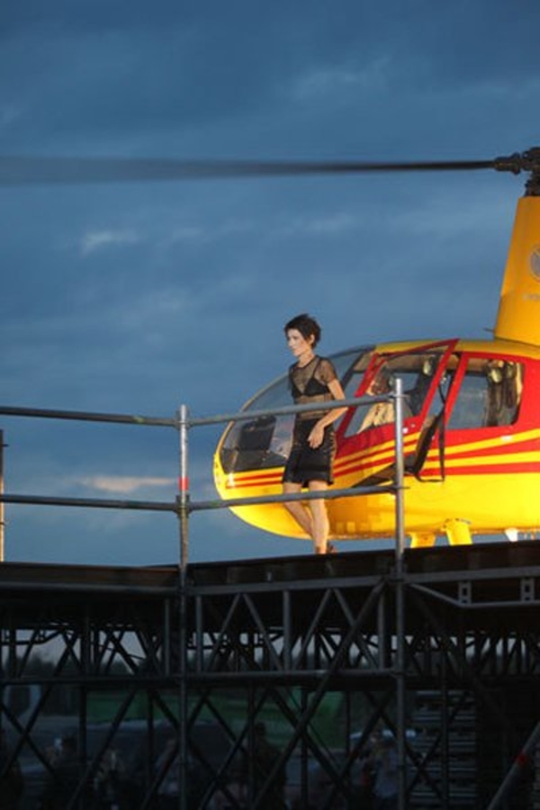 Земфира показала поклонникам бюстгальтер