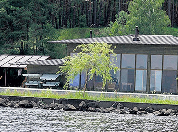 Дом Владимира Кличко на берегу Киевского моря