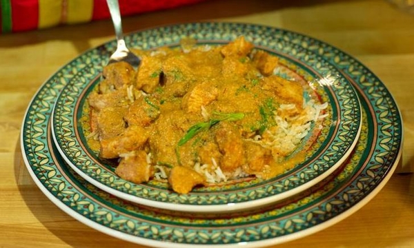 Как приготовить курицу с рисом в индийском стиле (ВИДЕО)