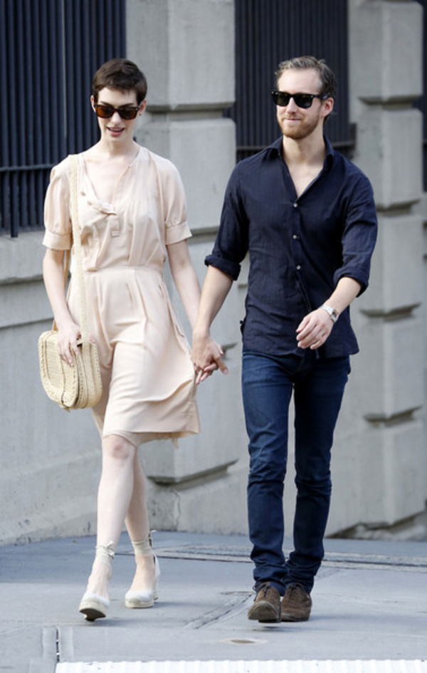 Энн Хэтэуэй беременна - СМИ