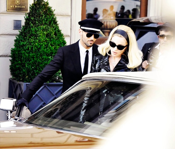 Мадонна с новым роликом Turn Up The Radio