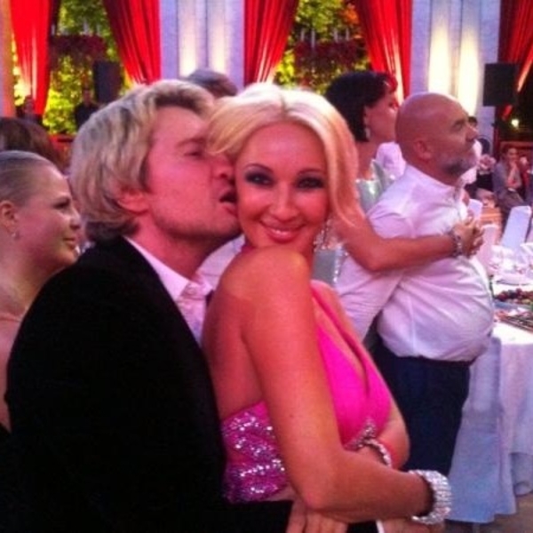 Николай Басков ласкал Леру Кудрявцеву прямо на публике