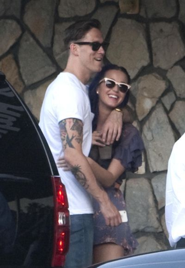 Роб Акройд переезжает в США, чтобы быть с Кэти Перри