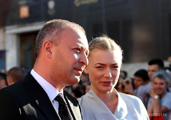 Оксана Акиньшина вышла в свет с возлюбленным