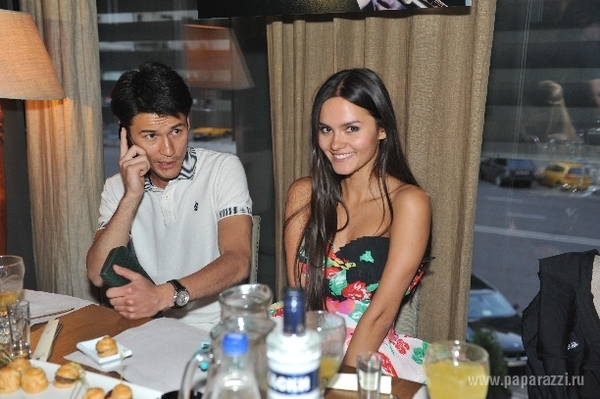 Солистка группы Фабрика замечена с новым спутником