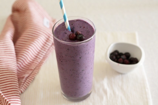 Как приготовить черничный смузи (ВИДЕО)