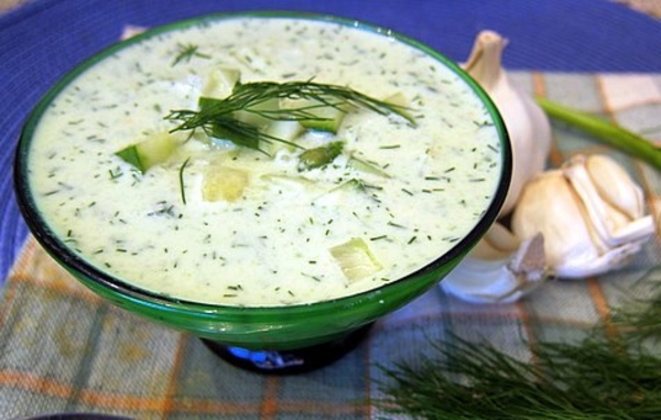 Как приготовить холодный овощной суп (ВИДЕО)