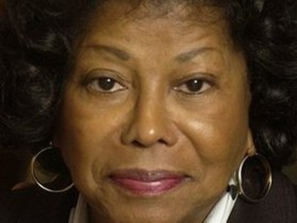 СМИ: В США пропала мать Майкла Джексона