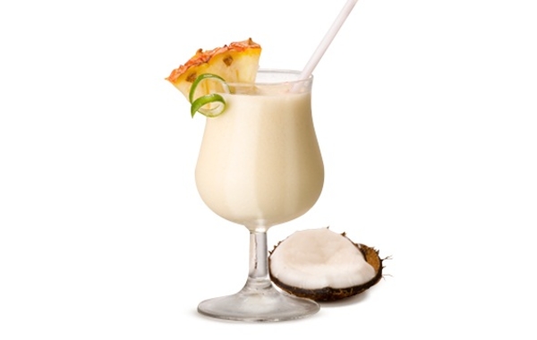 Как приготовить коктейль Пина Колада (ВИДЕО)