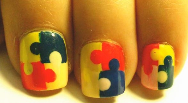 Делаем яркий летний маникюр в виде пазла