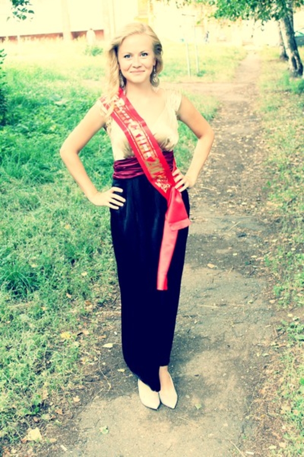 Фея Водонаева нарядила девочку из Ижевска на выпускной бал в свое платье