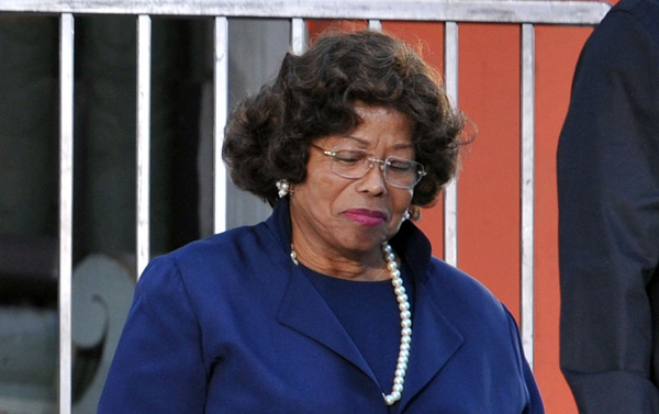 Мать Майкла Джексона лишили права опеки над его детьми