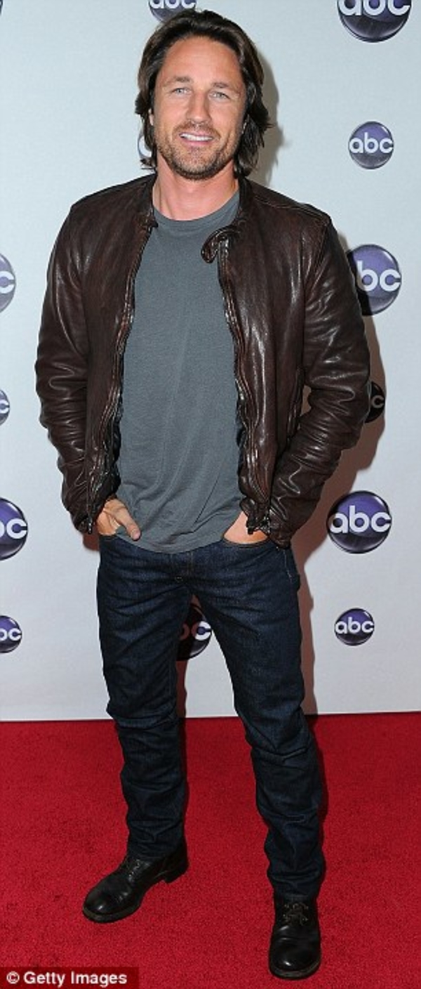 Вопреки слухам, у Деми Мур молодой бойфренд и отличное настроение