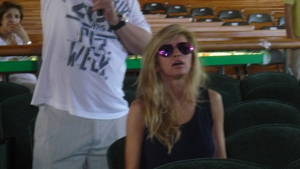 Новая волна 2012: Вера Брежнева показала худенькие ножки