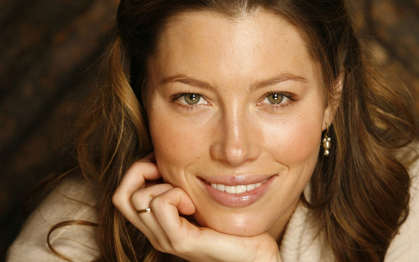 Джессика Биль будет продавать выпечку