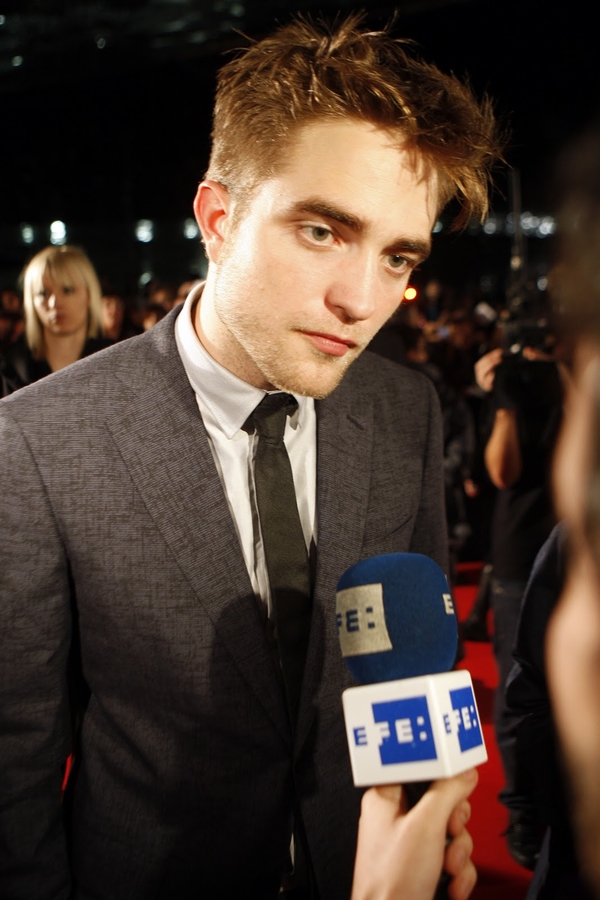 Роберт Паттинсон хочет "поговорить по-мужски" с любовником Кристен Стюарт