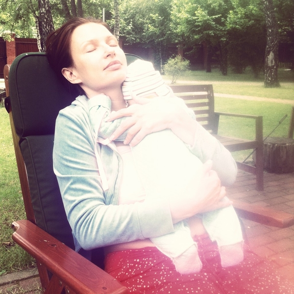 Эвелина Бледанс опубликовала новые снимки подросшего сына