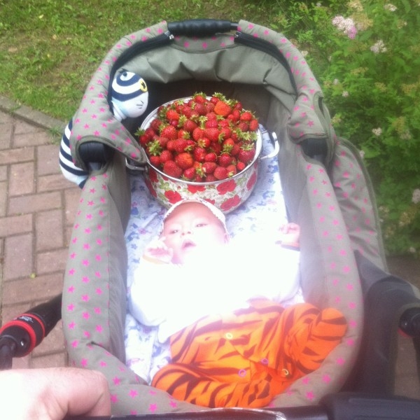 Эвелина Бледанс опубликовала новые снимки подросшего сына