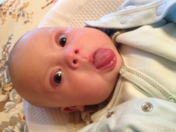 Эвелина Бледанс опубликовала новые снимки подросшего сына