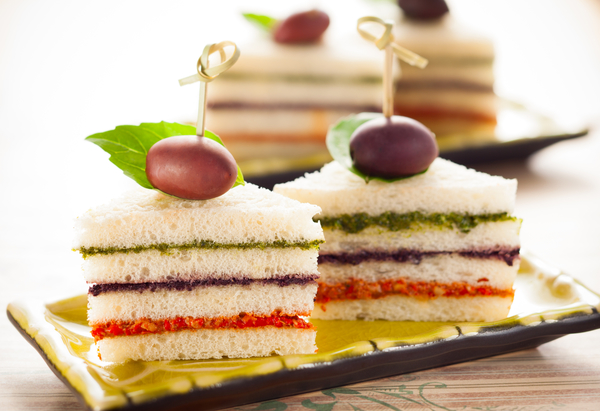 Готовим легкие канапе для летней вечеринки