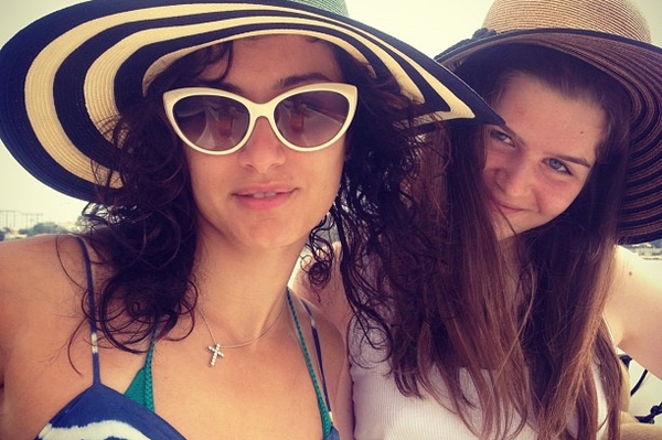 twitter.com/#!/tina_kandelaki