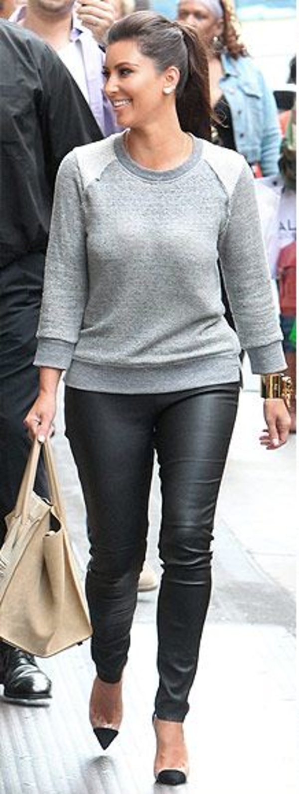 Модная битва: Ким Кардашян против Энн Хэтэуэй