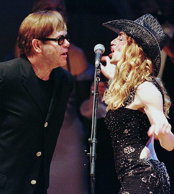 Элтон Джон: Мадонна – дешевая стриптизерша