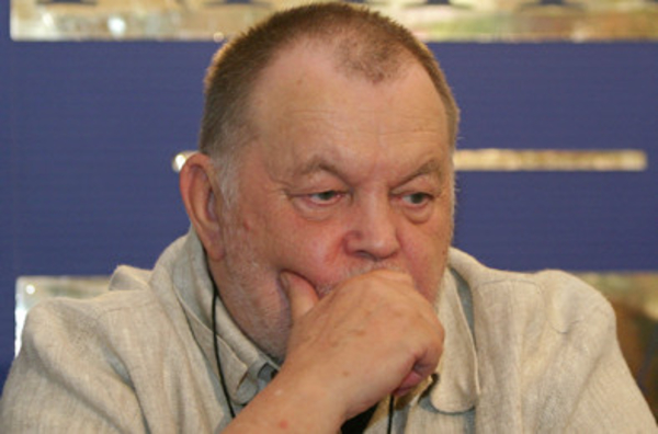 Умер сценарист фильма Москва слезам не верит