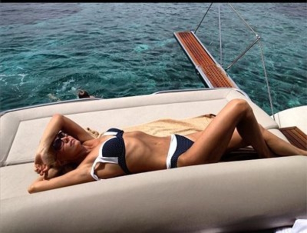 Валерия показала фигурку в купальнике