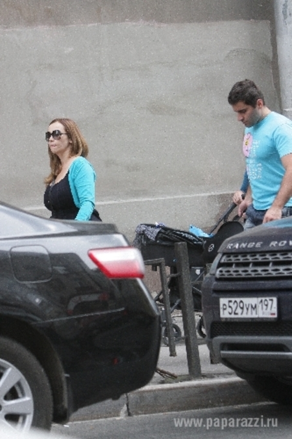 Анфиса Чехова демонстрирует семейную идиллию