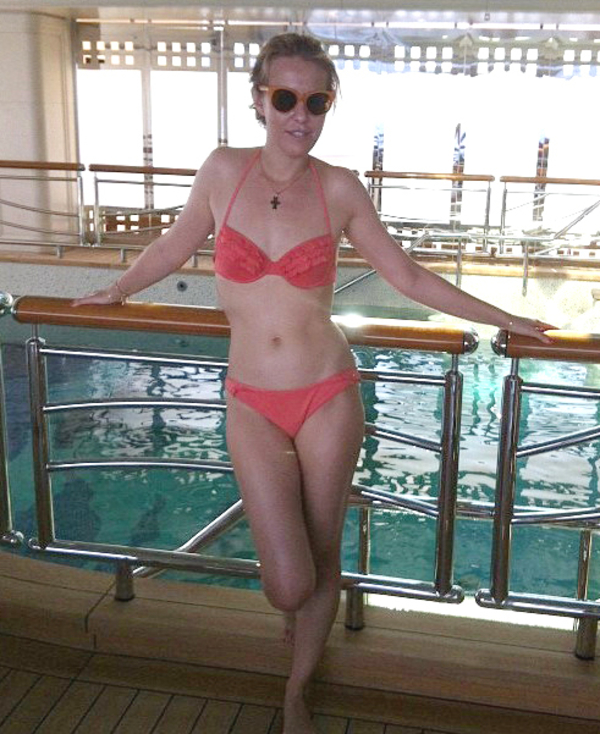 Собчак показала редкий снимок: Скандалистка позирует в бикини