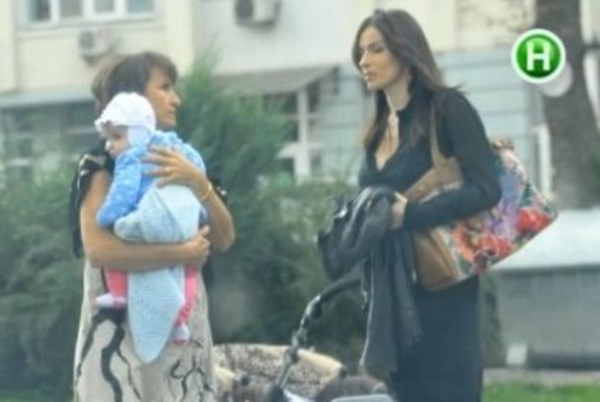 Дочь Надежды Мейхер впервые сфотографировали папарацци