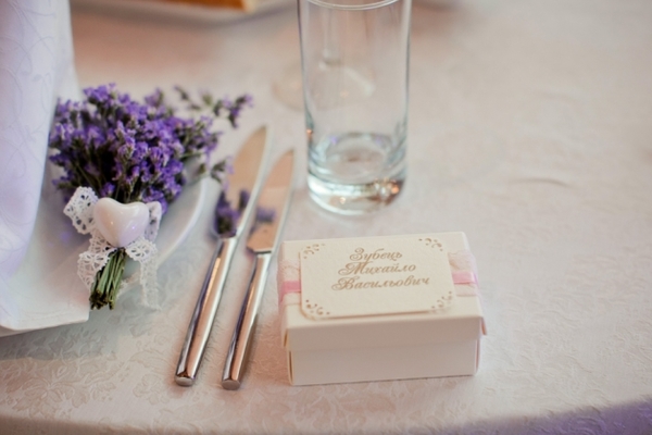 Именные свадебные карточки: Придаем празднику очарование