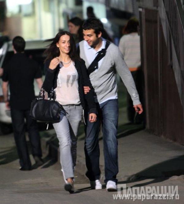 Иван Ургант пытается сохранить брак