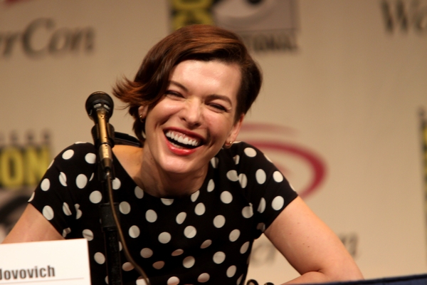 Милла Йовович обокрала лондонский отель