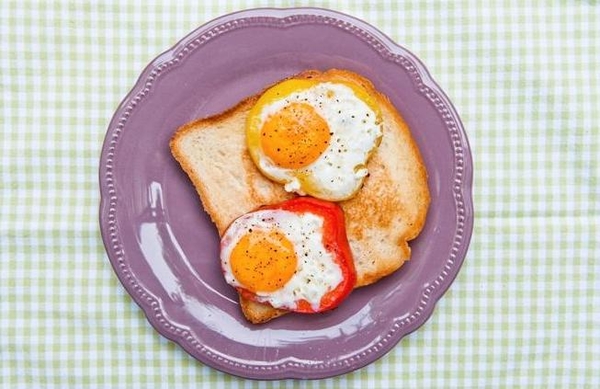 Как приготовить яичницу в перце (ВИДЕО)