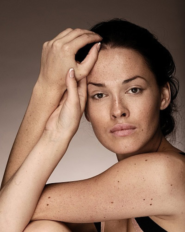 Даша Астафьева читает стихотворение о бобре