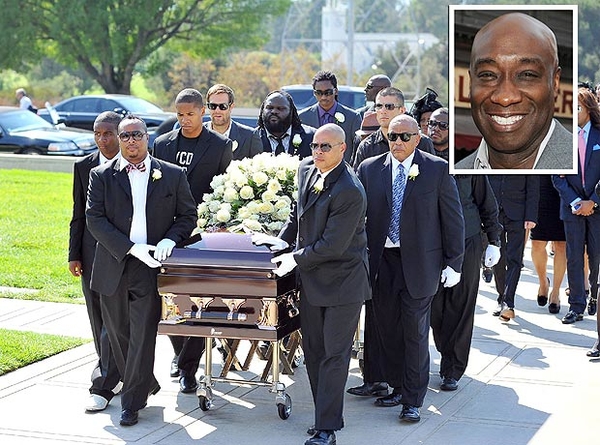 В Сеть попали фото с похорон "доброго великана" Майкла Дункана