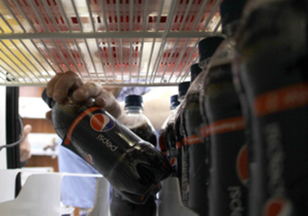 В Нью-Йорке запретили продавать газировку в больших стаканах