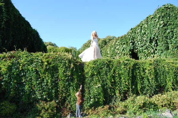 Пресс-служба Мики Ньютон