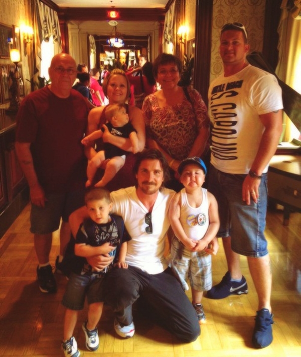 Знаменитый Бэтмен Кристиан Бэйл спас ребенка от смертельной болезни