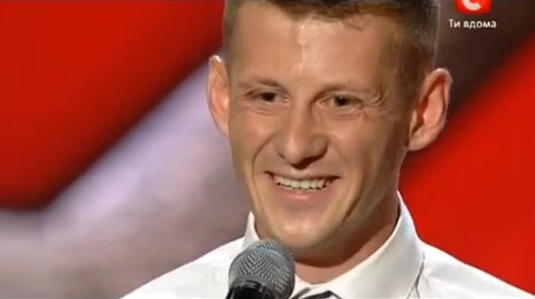 Х-фактор 3: Участник Дмитрий Вивчарюк полез целовать Ирину Дубцову