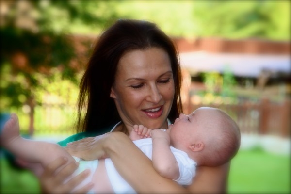 Эвелина Бледанс написала гневное письмо критикам ее сына-дауна