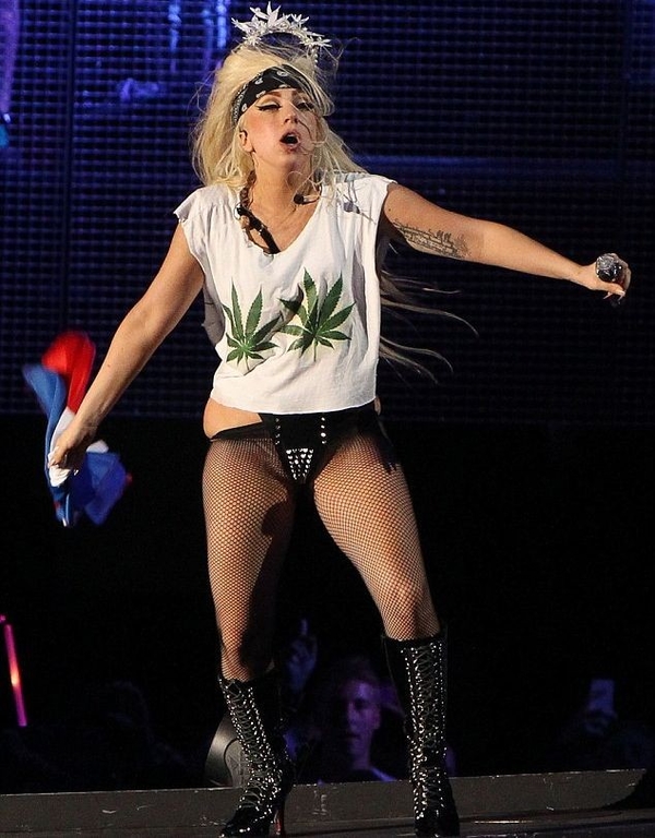 Lady GaGa шокировала пышными формами