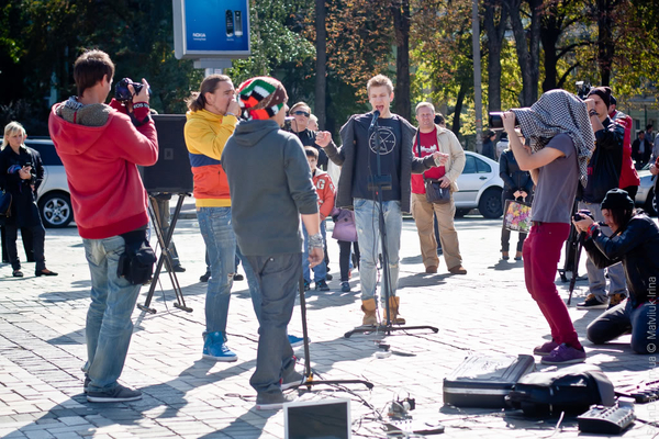 Иван Дорн и ТНМК сняли клип на песню Все по 8 гривень в центре Киева